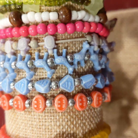 4 for $50 Large Mixed Lot of String and Bead Bracelets - Picture 3 of 7